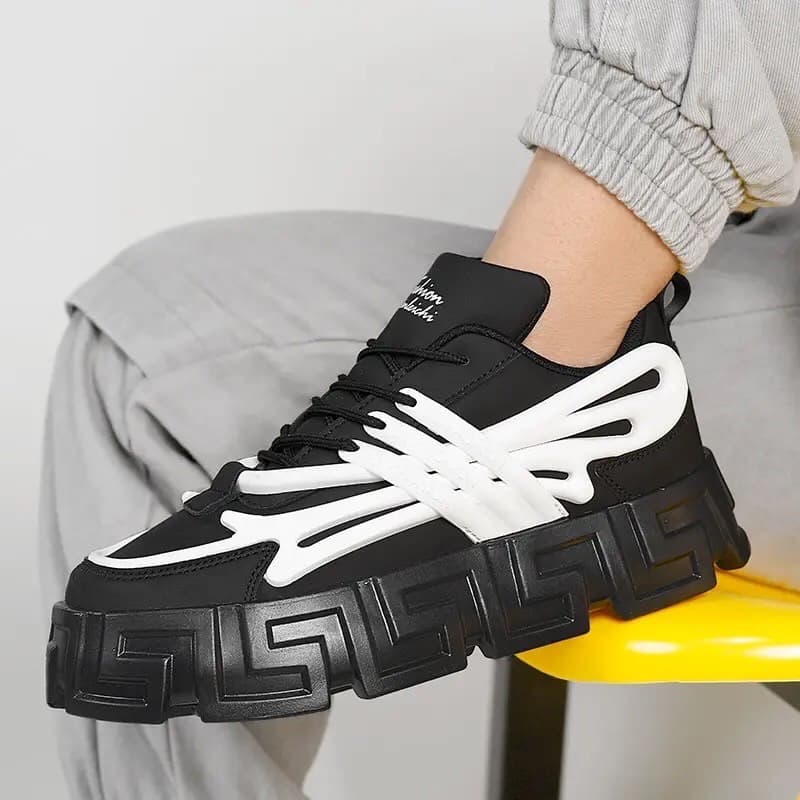 300-Heighten sneaker bw